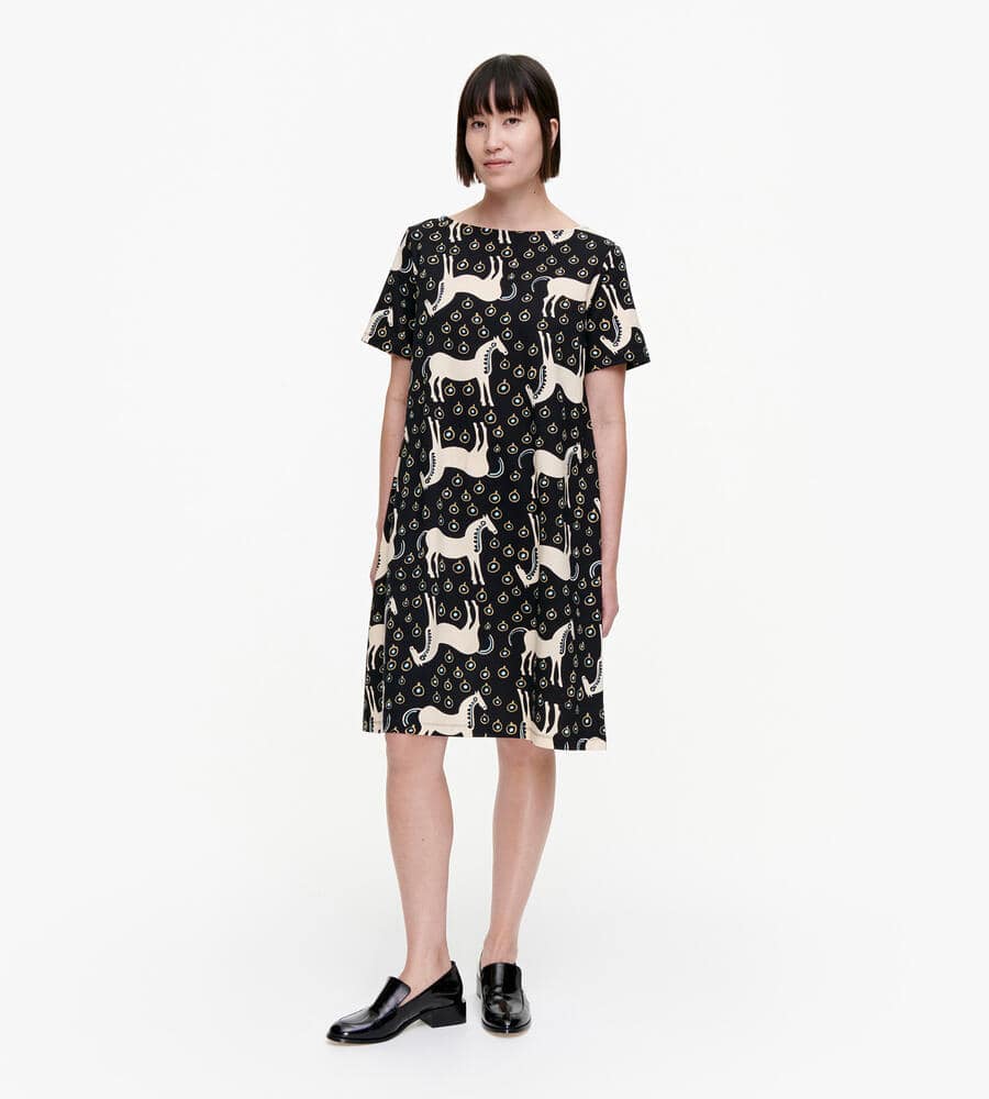 日本限定 Sitriini 2 Musta Tamma ワンピース ワンピース スカート Marimekko マリメッコ ルック公式ファッションブランド通販サイト Look E Shop