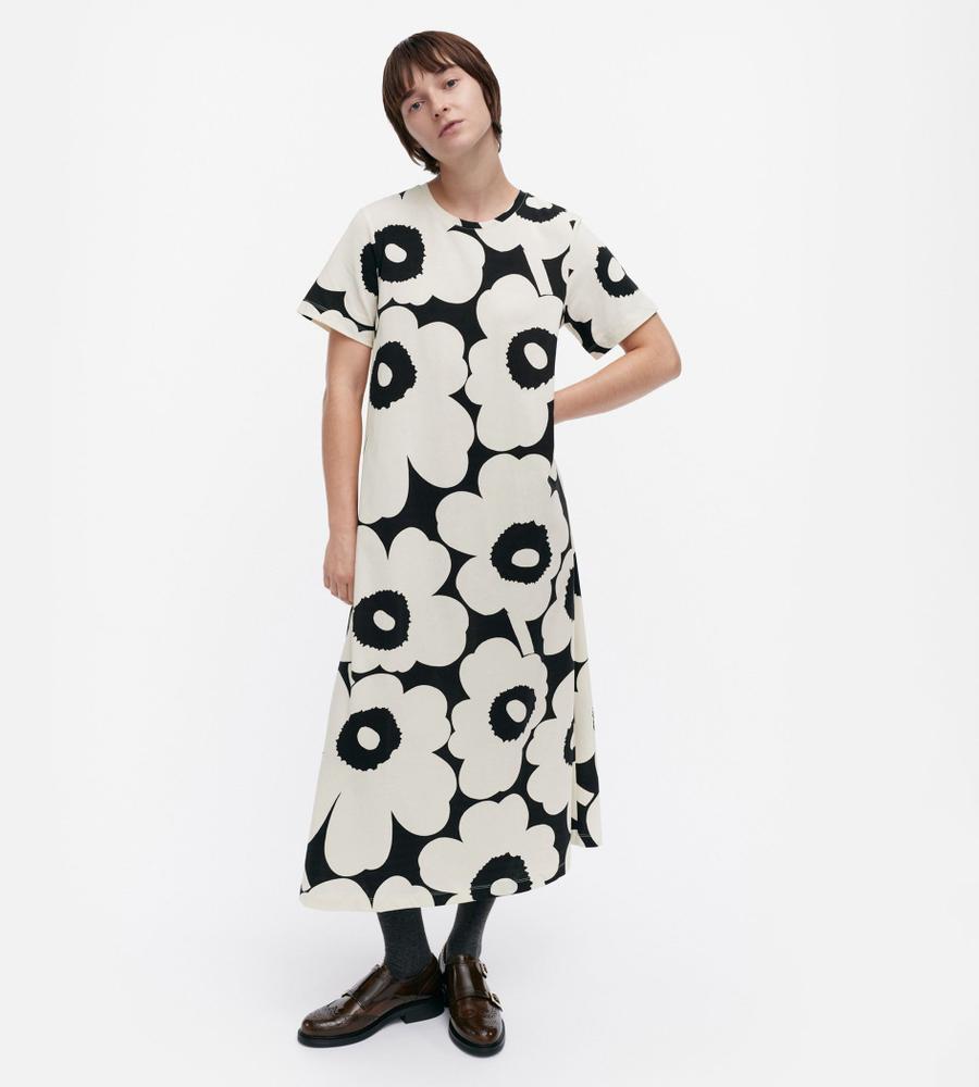 【marimekko マリメッコ】ウニッコ　 膝下丈 ワンピース ブルー marimekko マリメッコ】ウニッコ 膝下丈 ワンピース ブルー