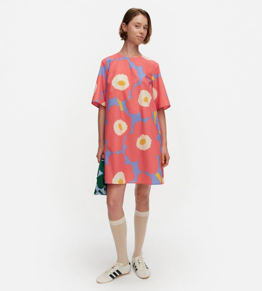 Kukkiva Unikko ワンピース｜手洗い可｜Marimekko(マリメッコ)｜ルック